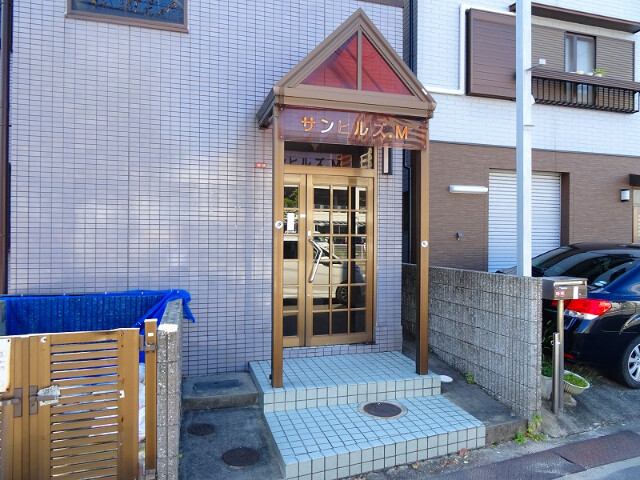 28/30 エントランス