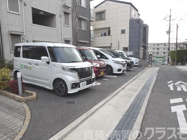 23/30 駐車場