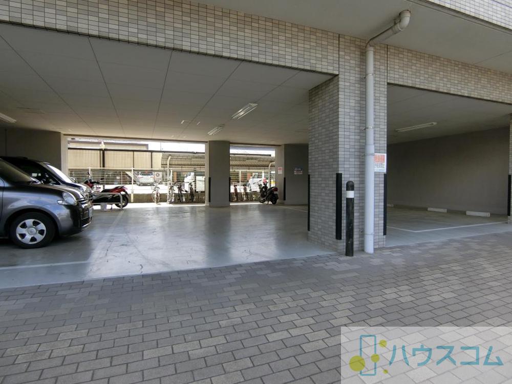 27/30 駐車場