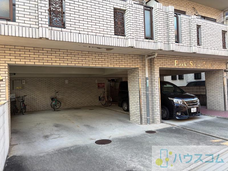 21/28 駐車場