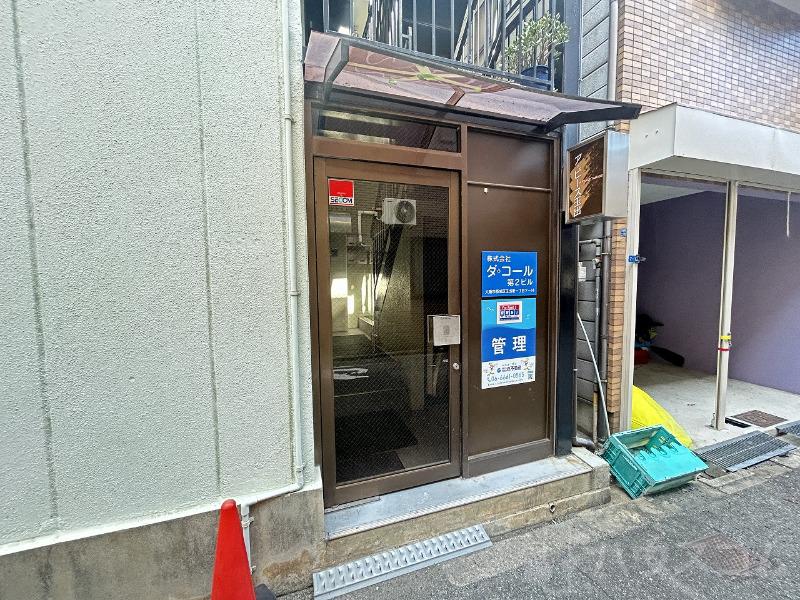 19/30 エントランス