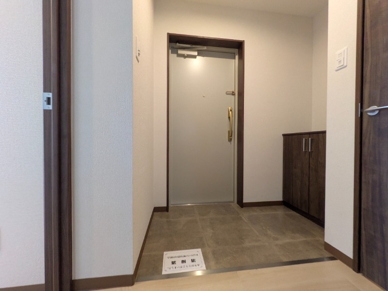 16/30 玄関
