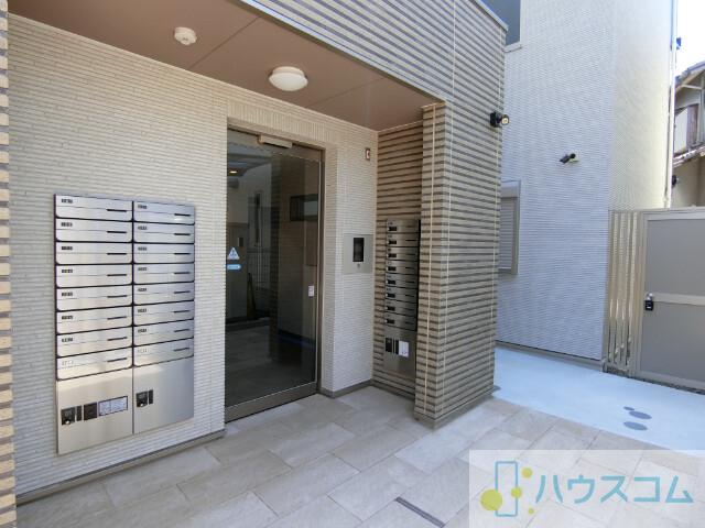 28/30 エントランス