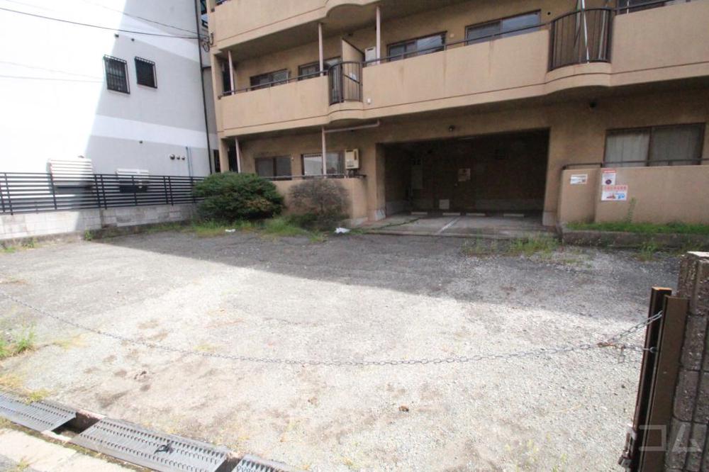 2/6 駐車場