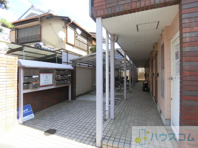 26/30 エントランス