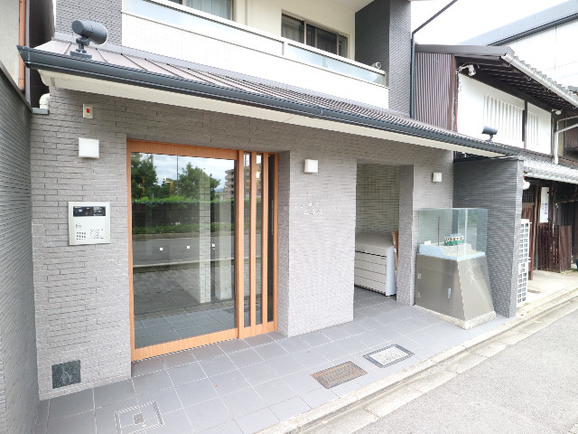2/4 エントランス