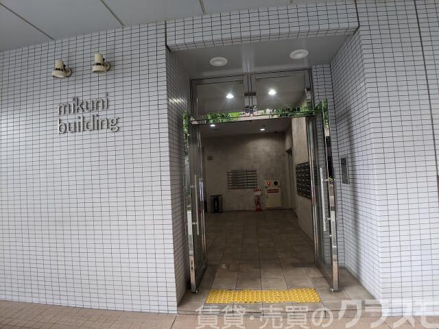22/30 エントランス