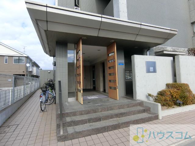 27/30 エントランス