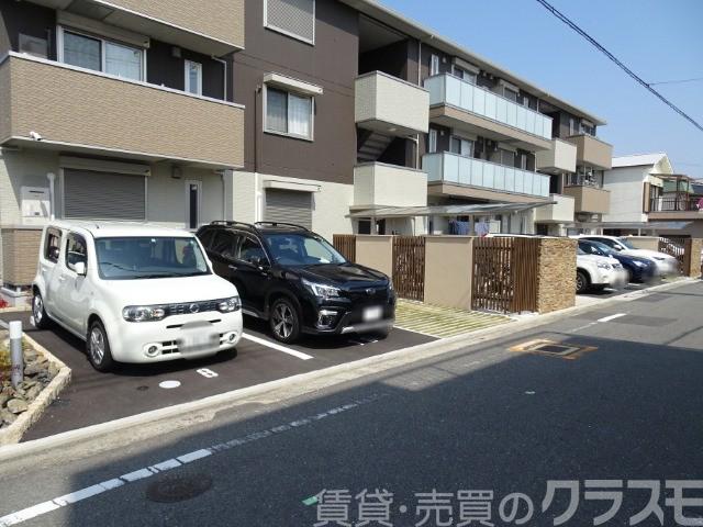 23/30 駐車場