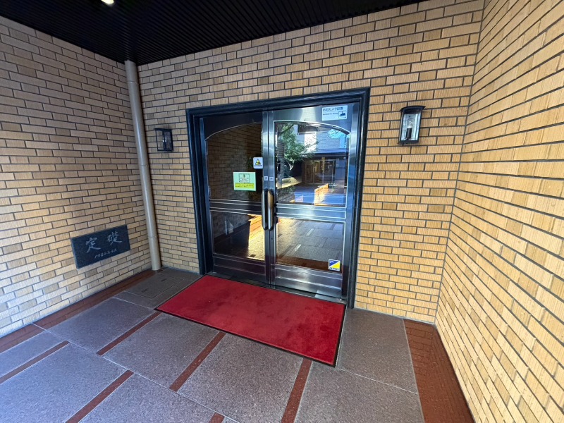 22/23 エントランス