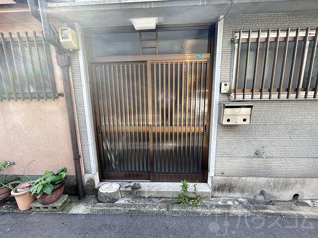 24/30 エントランス