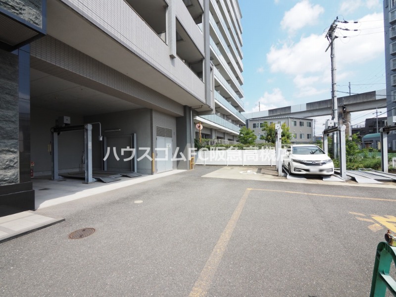 27/30 駐車場