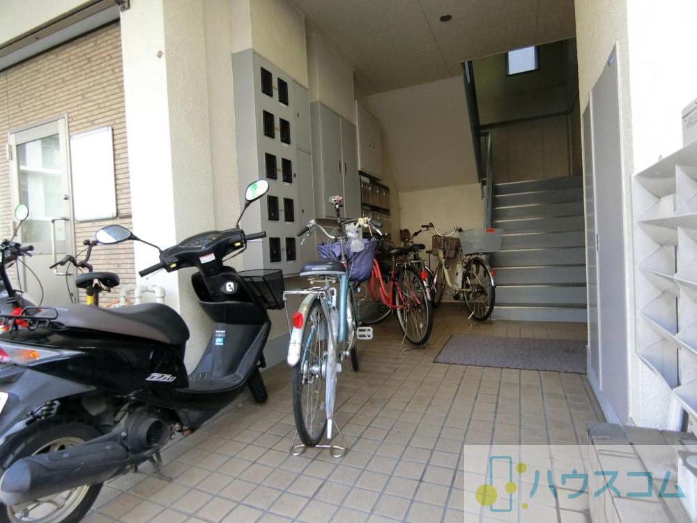 24/30 エントランス