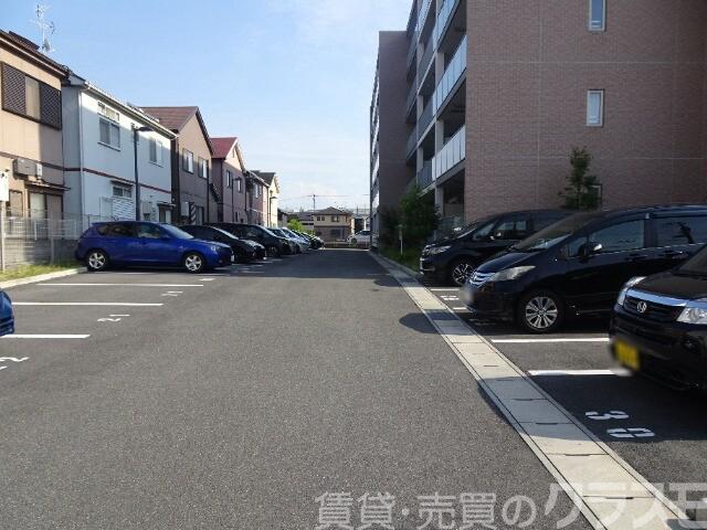 23/30 駐車場