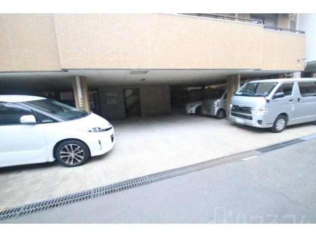 26/30 駐車場