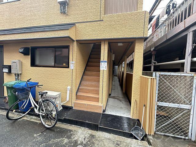 23/30 エントランス