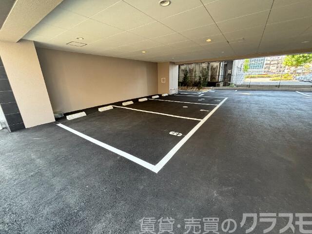 22/27 駐車場
