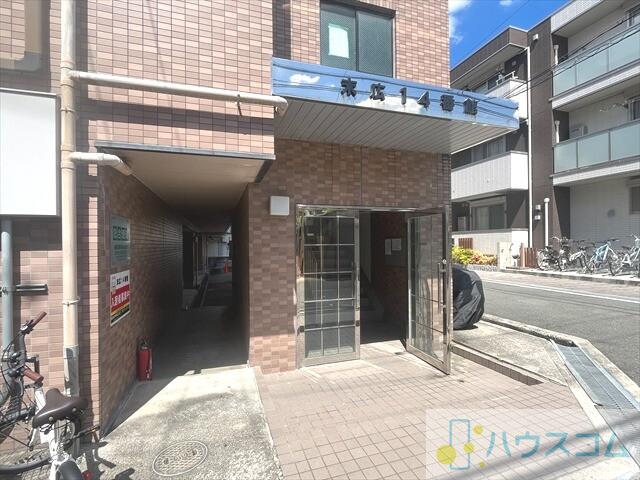 27/30 エントランス