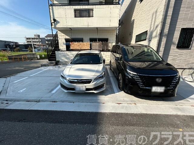 22/28 駐車場
