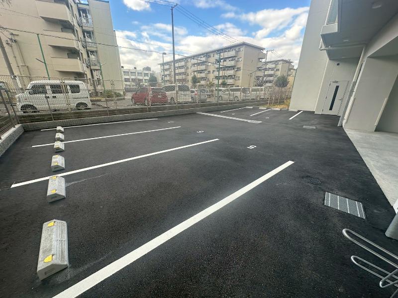 23/28 駐車場