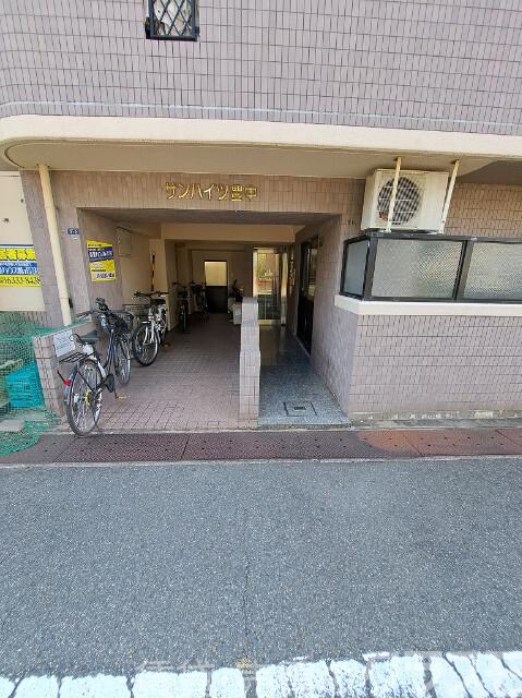 21/30 エントランス