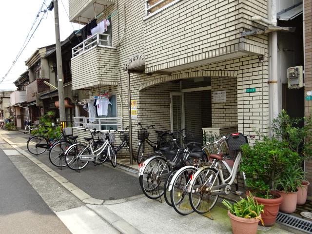 21/28 エントランス