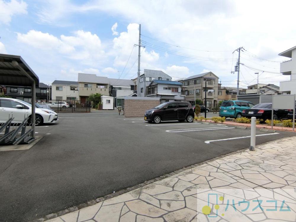 27/30 駐車場