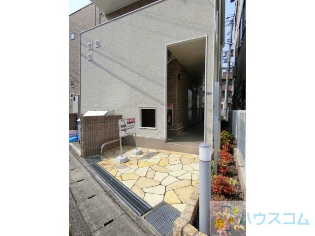 28/30 エントランス