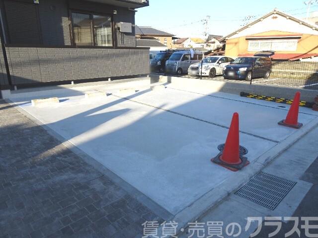 22/28 駐車場