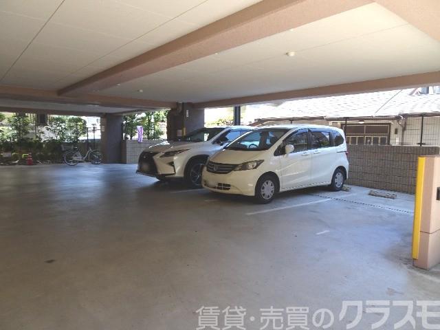 23/30 駐車場