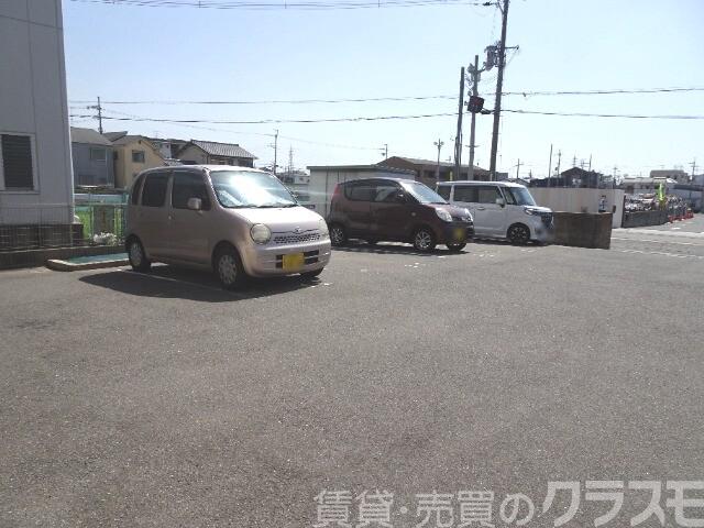 22/27 駐車場