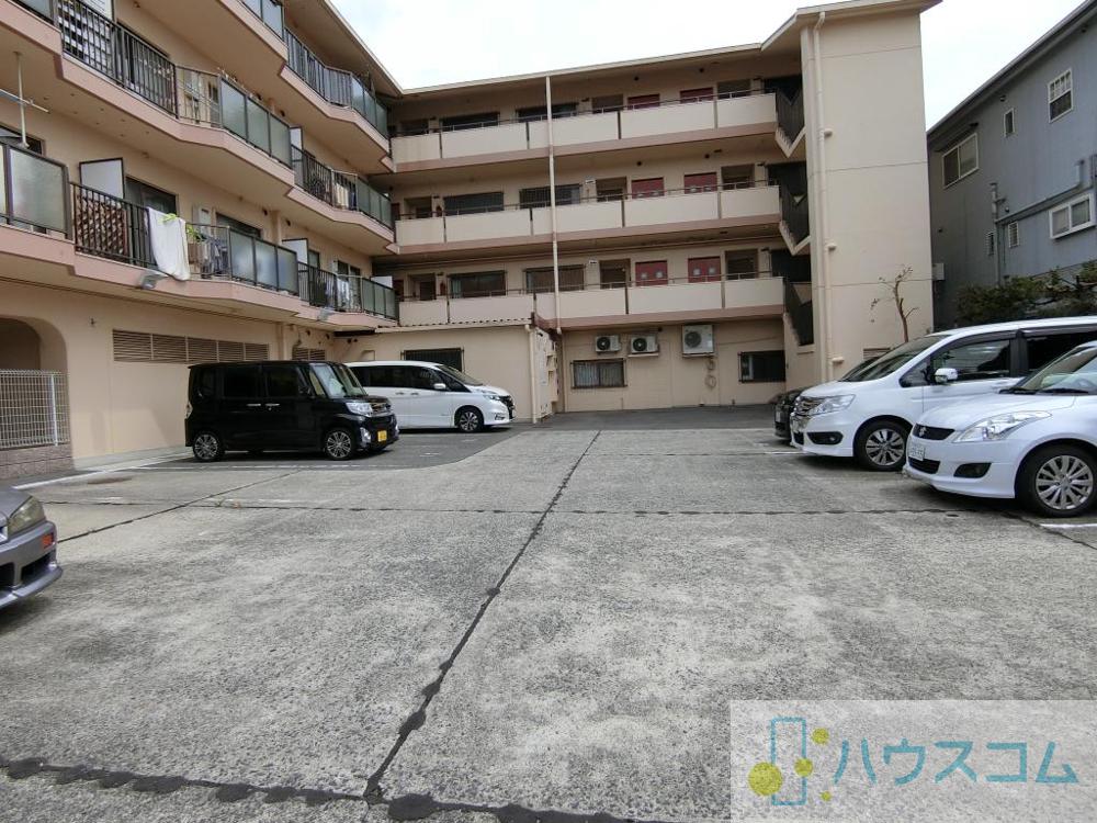 27/30 駐車場