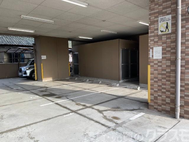 23/28 駐車場