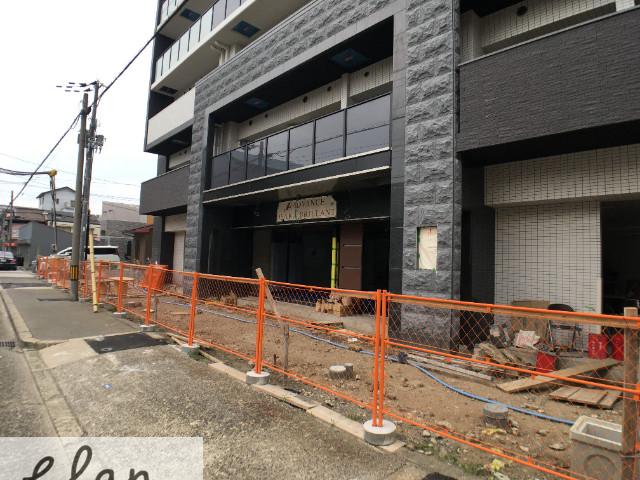 27/30 エントランス