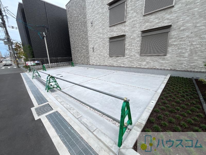 27/30 駐車場