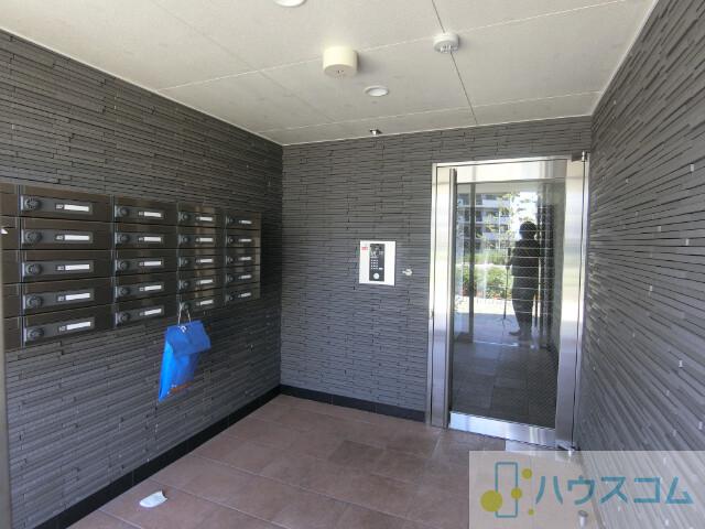 21/26 エントランス